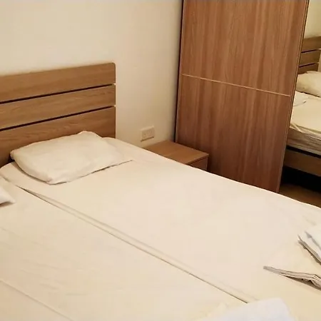 Homestay On Arturo 48 Проживание в семье *
