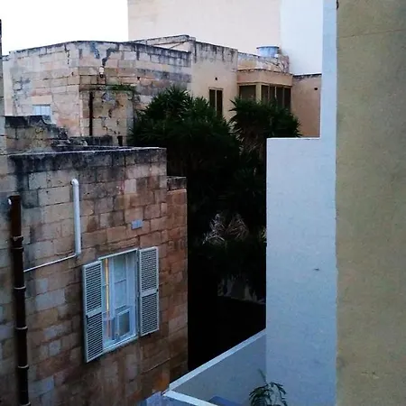 Проживание в семье Homestay On Arturo 48