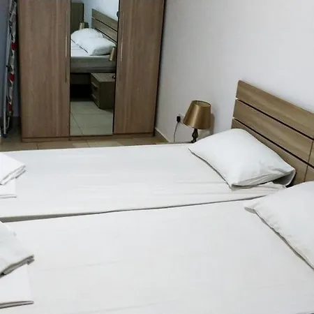 Homestay On Arturo 48 Проживание в семье