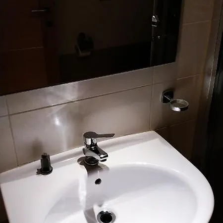 Homestay On Arturo 48 Слима