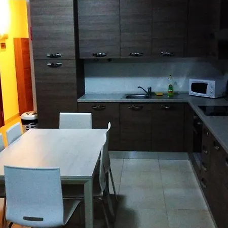 Проживание в семье Homestay On Arturo 48