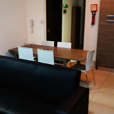 Homestay On Arturo 48 Слима