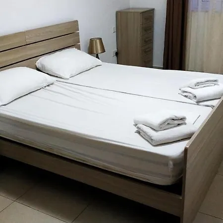 Проживание в семье Homestay On Arturo 48